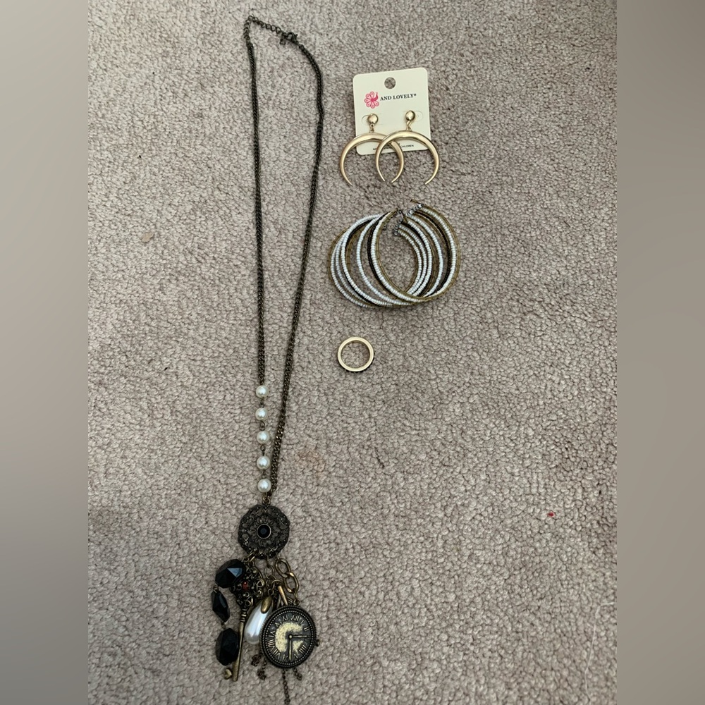 Elegant Gold and Black Jewelry Set